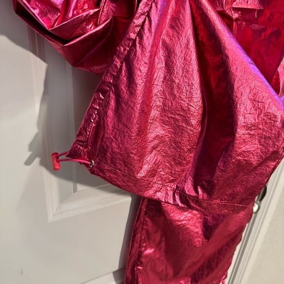 FashionNova Metallic Pink Satin Cargo Pants - Women BNWT - Picture 3 of 7